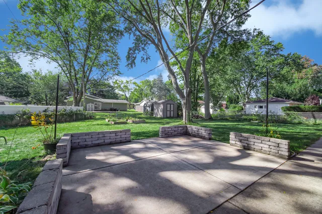 $2,950 | 879 East Holly Way, Palatine, IL 60074