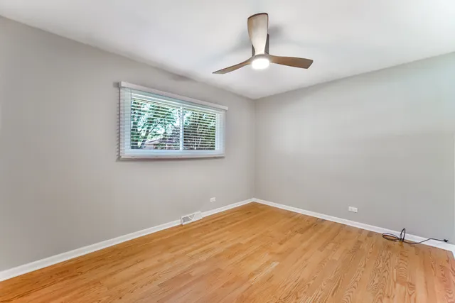 $2,950 | 879 East Holly Way, Palatine, IL 60074