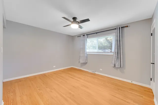 $2,950 | 879 East Holly Way, Palatine, IL 60074