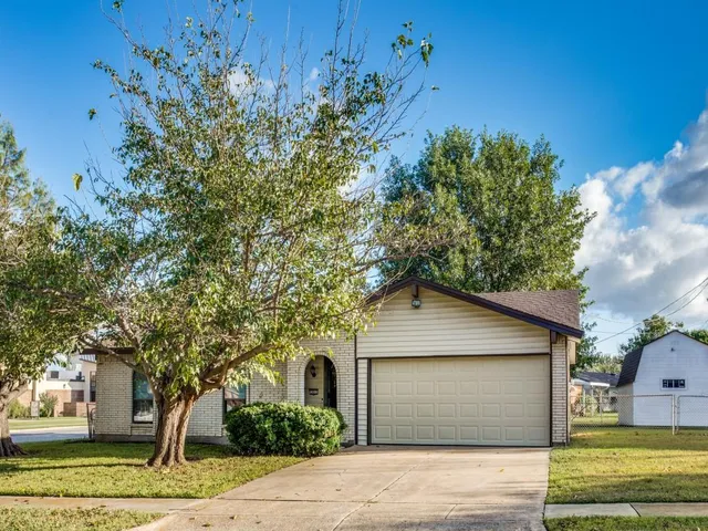 $1,700 | 301 Springwillow Road, Burleson, TX 76028