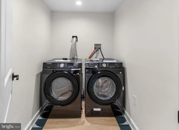 a view of livingroom with washer and dryer