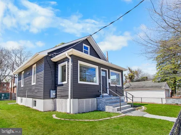 a view of house with backyard