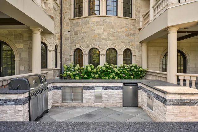 $5,695,000 | 6413 South County Line Road, Burr Ridge, IL 60527