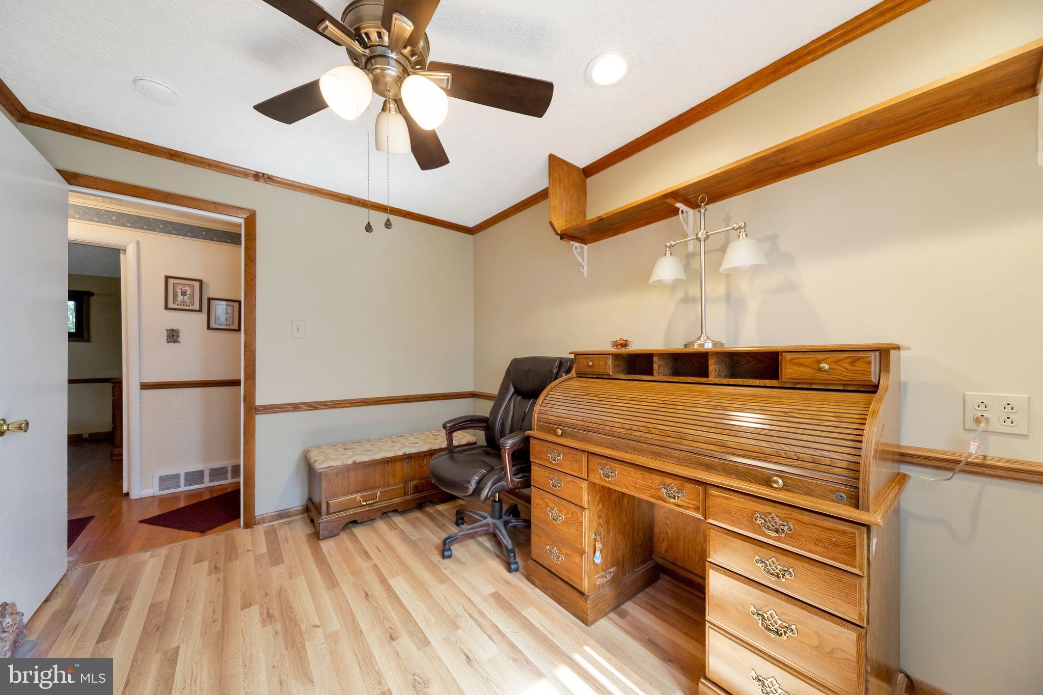 2181 Springhouse Lane Aston, PA 19014 - Photo 22 of 37 BR 3 lamiate floor