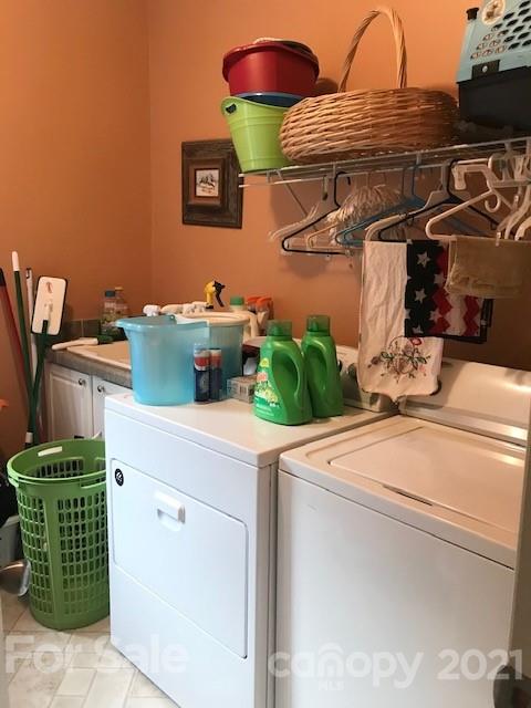 352 Pamela Road York, SC 29745 - Photo 4 of 21 a room with a washing machine and a sink