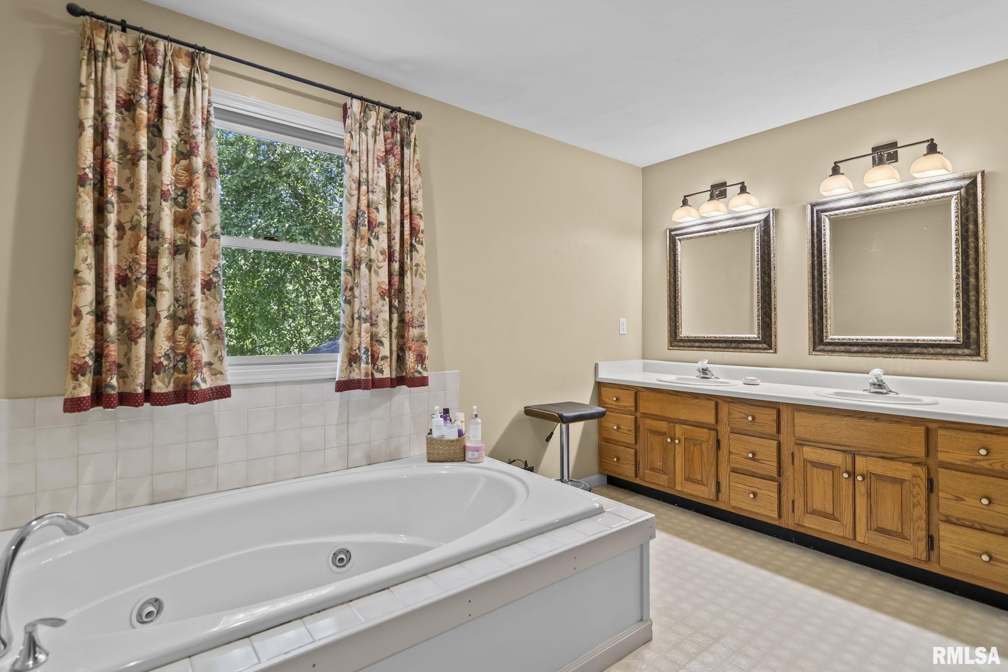 2716 Meadow Pointe Drive Springfield, IL 62702 - Photo 29 of 63