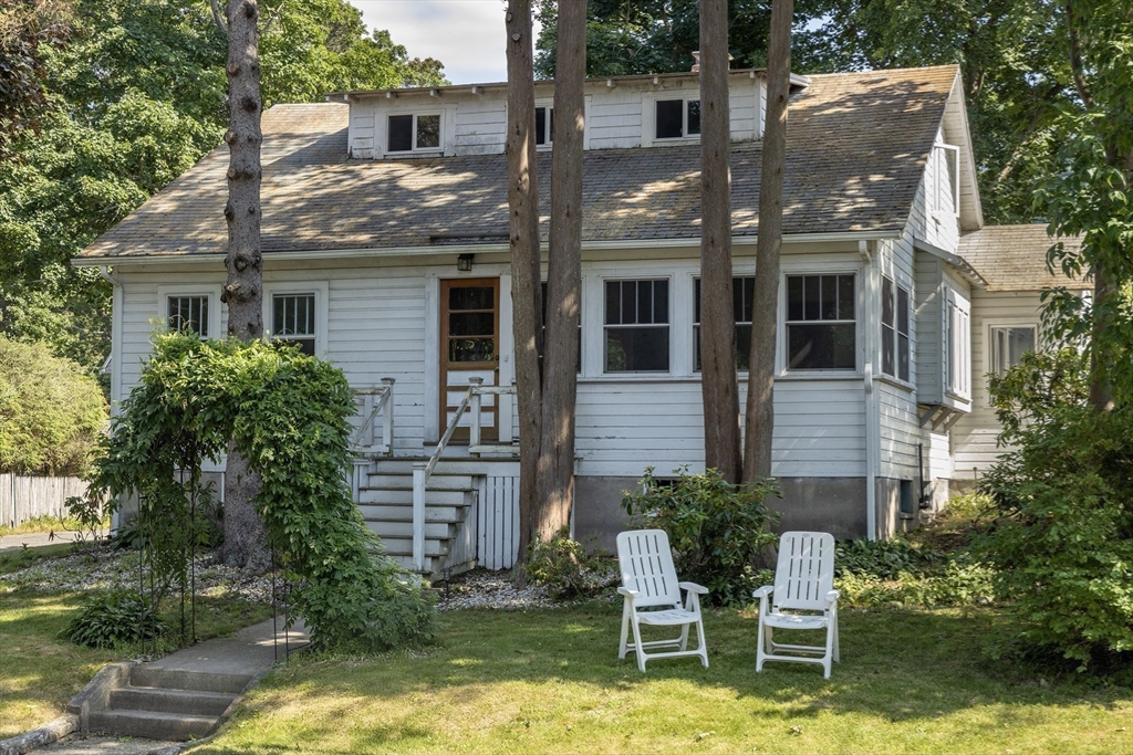 21 Surry Road Hingham, MA 02043 - Photo 2 of 20