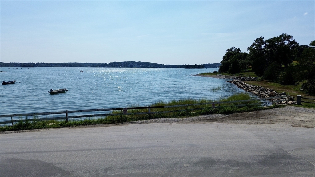 21 Surry Road Hingham, MA 02043 - Photo 4 of 20