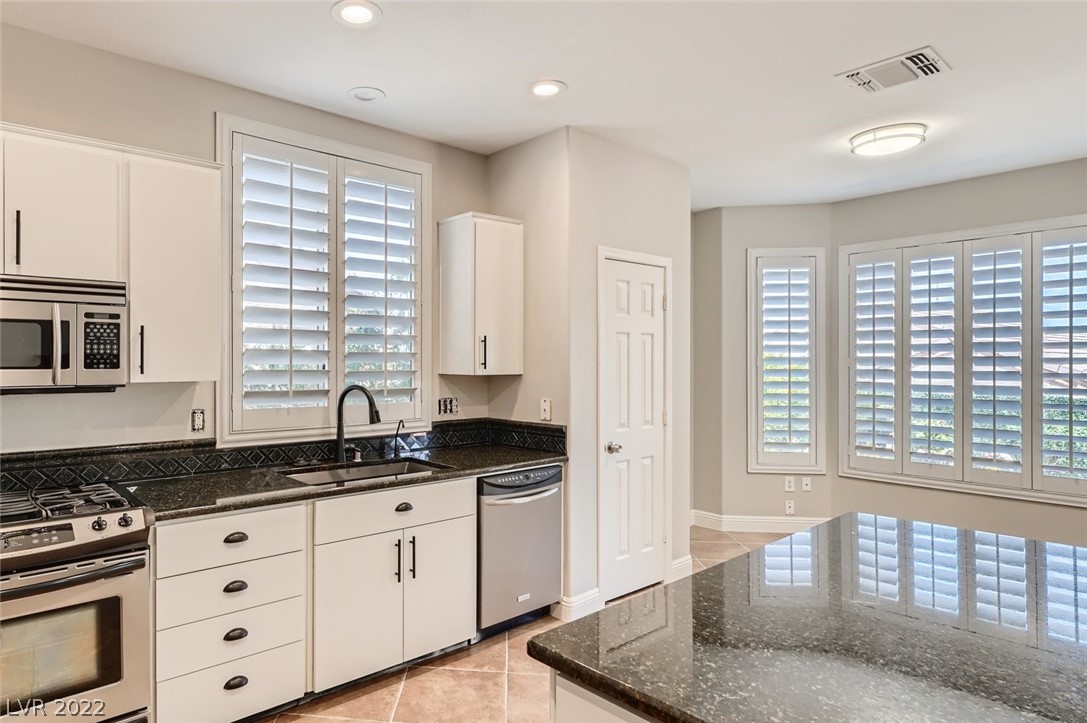 444 Tatum Ridge Street Henderson, NV 89012 - Photo 7 of 19