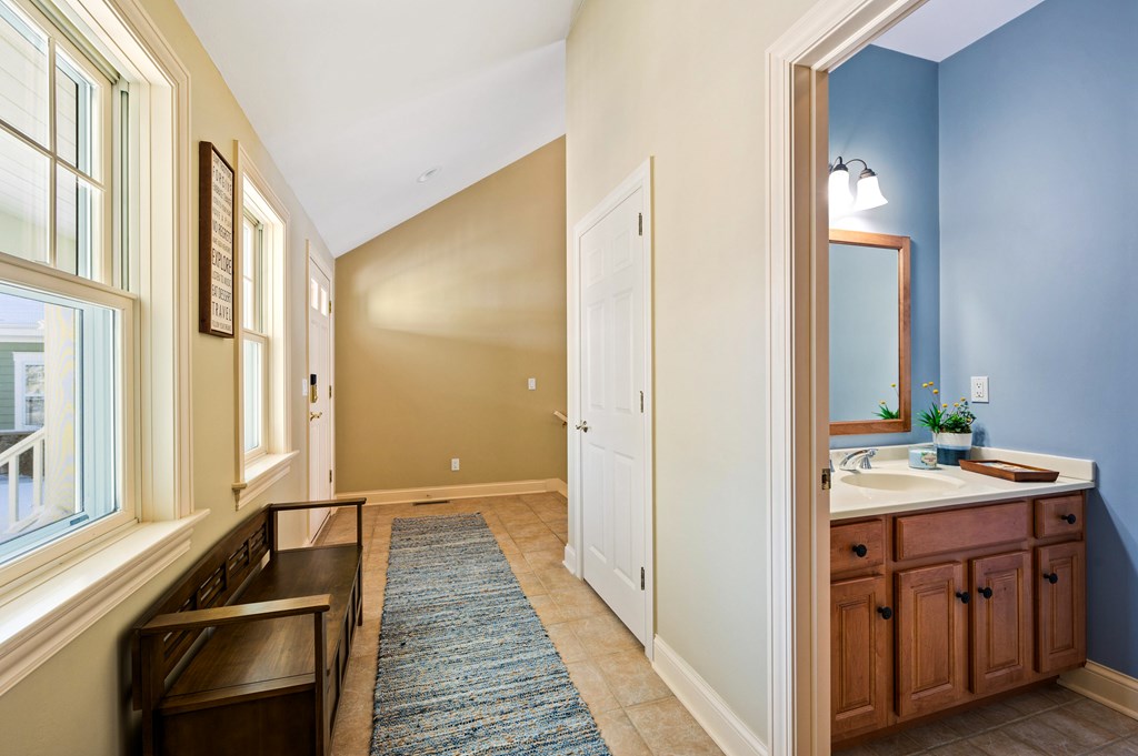 7135 Ida Red Road, Unit 2104 Egg Harbor, WI 54209 - Photo 4 of 34 Entryway/Half Bath