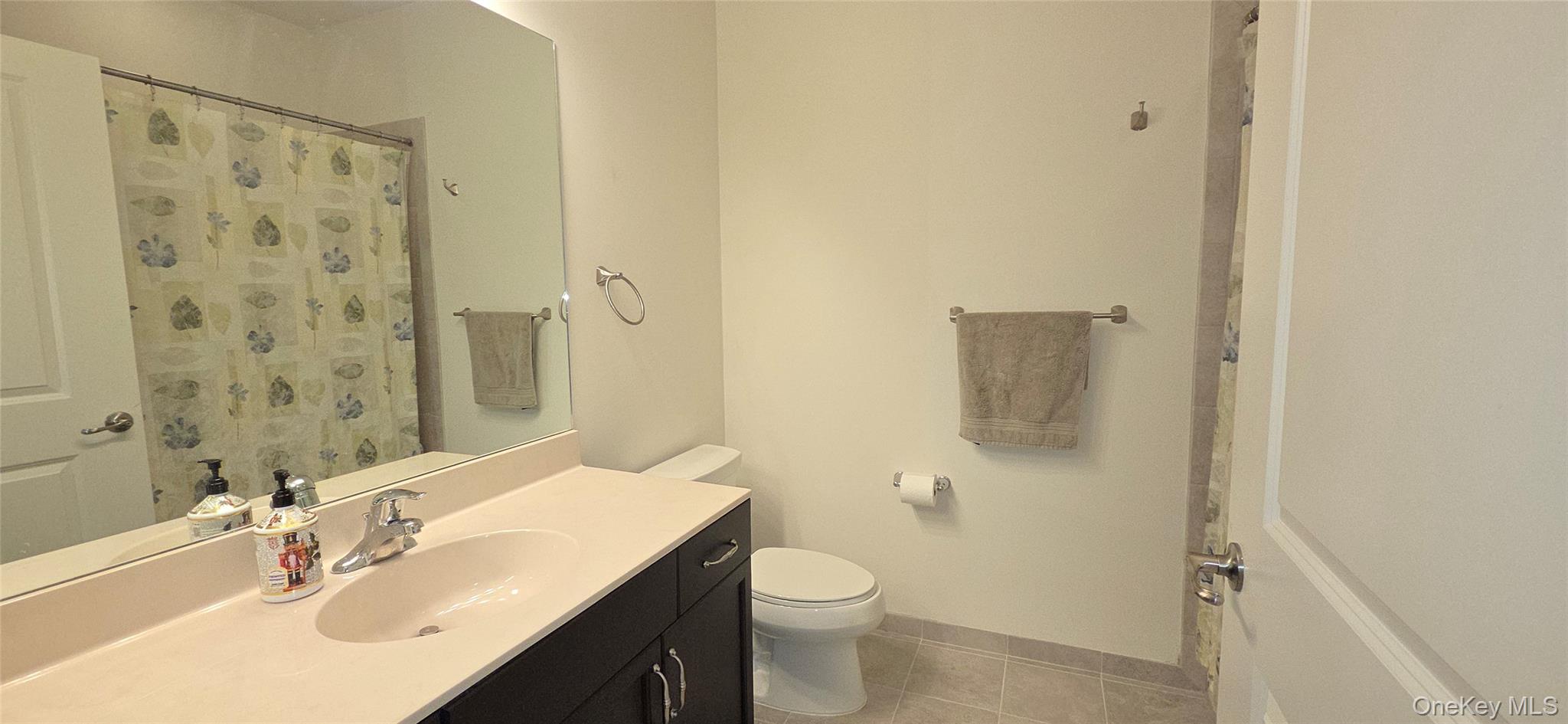 41 Greentree Court Shirley, NY 11967 - Photo 18 of 29 Guest bath