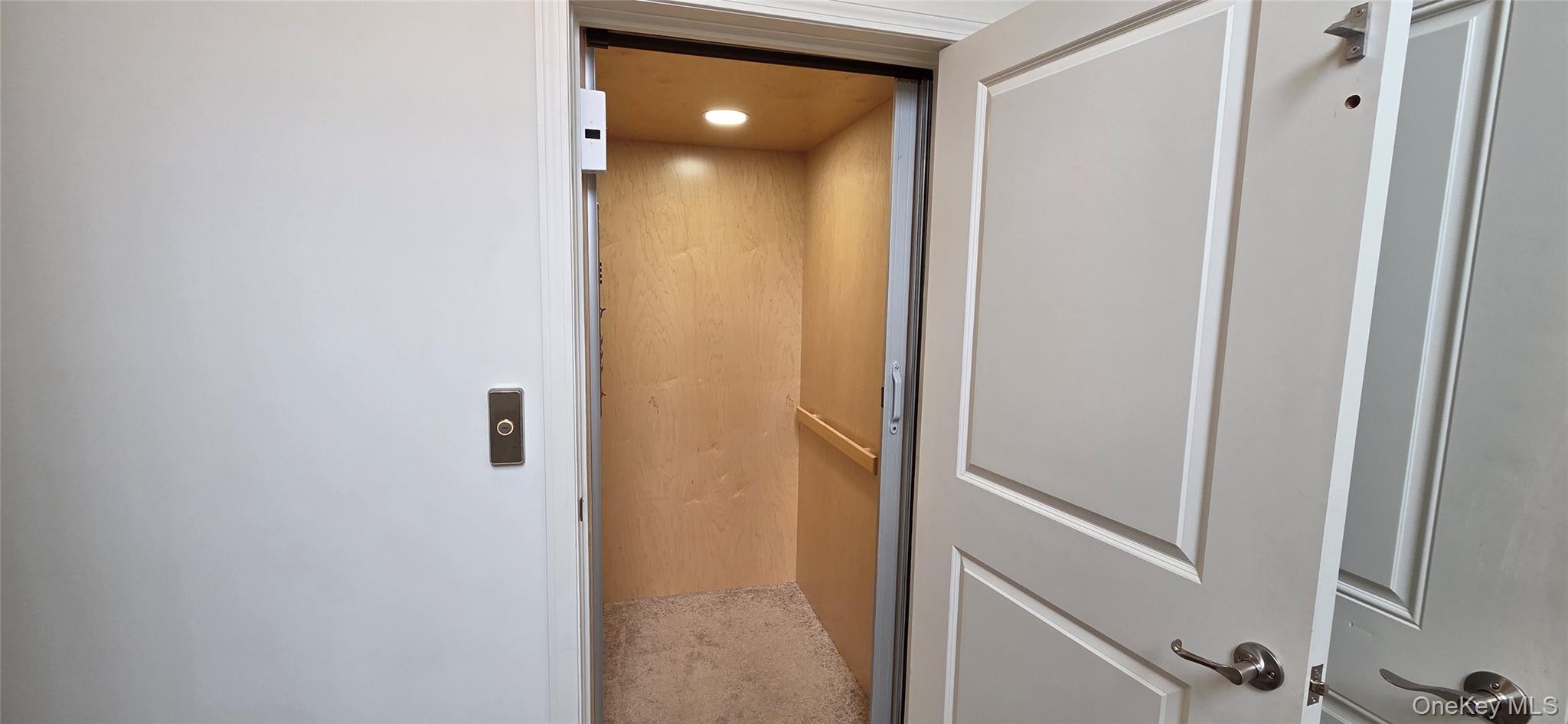 41 Greentree Court Shirley, NY 11967 - Photo 3 of 29 Your elevator