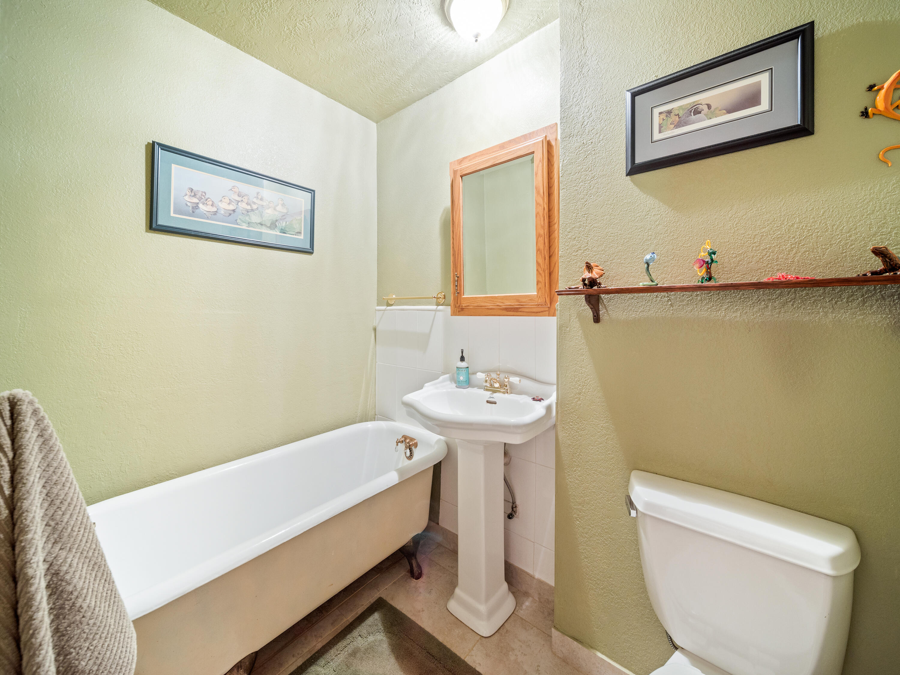 6645 Black Butte Road Shingletown, CA 96088 - Photo 14 of 33 Guest Bath / Claw Foot Tub