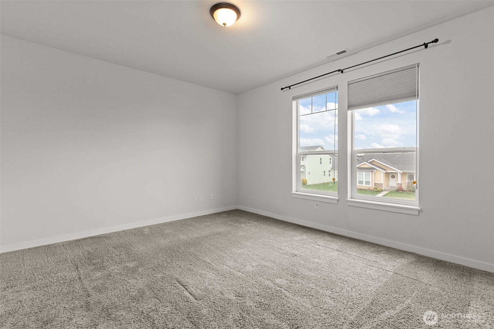 708 Miller Street Winlock, WA 98596 - Photo 16 of 40 an empty room with windows