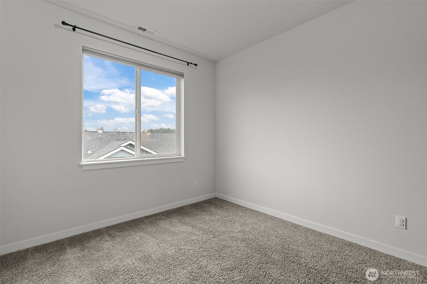 708 Miller Street Winlock, WA 98596 - Photo 25 of 40 an empty room with a window