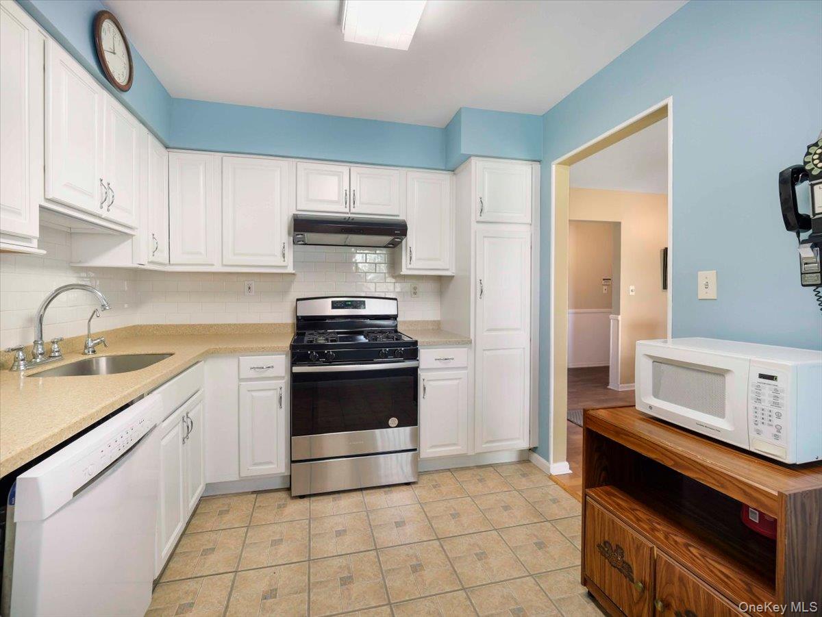 80 Bon Aire Circle, Unit R12 Suffern, NY 10901 - Photo 11 of 21