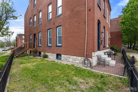 $439,900 | 2869 Missouri Avenue, St. Louis, MO 63118