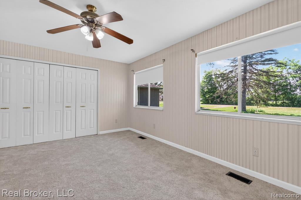 48050 Hull Road Belleville, MI 48111 - Photo 29 of 39