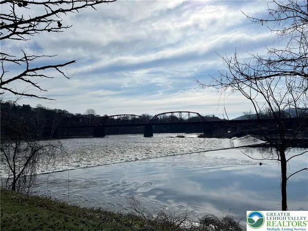 $1,800 | 810 Pine Street, Easton, PA 18042