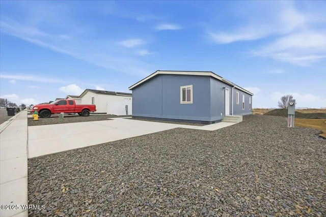 a house view with a outdoor space