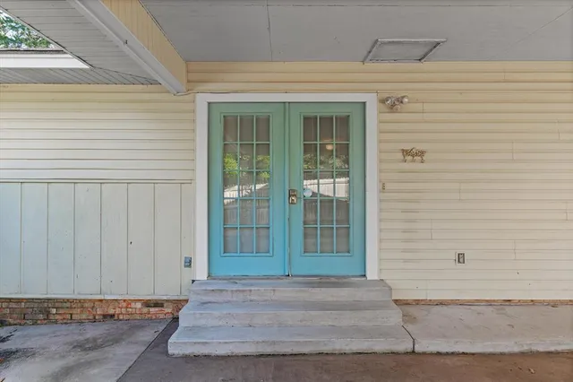 a view of entrance gate of the house