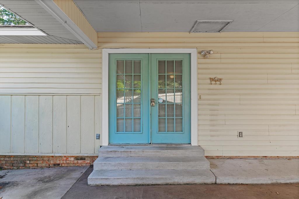 323 Rustic Road Hideaway, TX 75771 - Photo 5 of 40 a view of entrance gate of the house