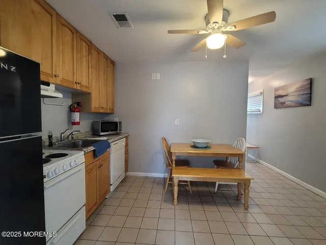 a room with furniture and a ceiling fan