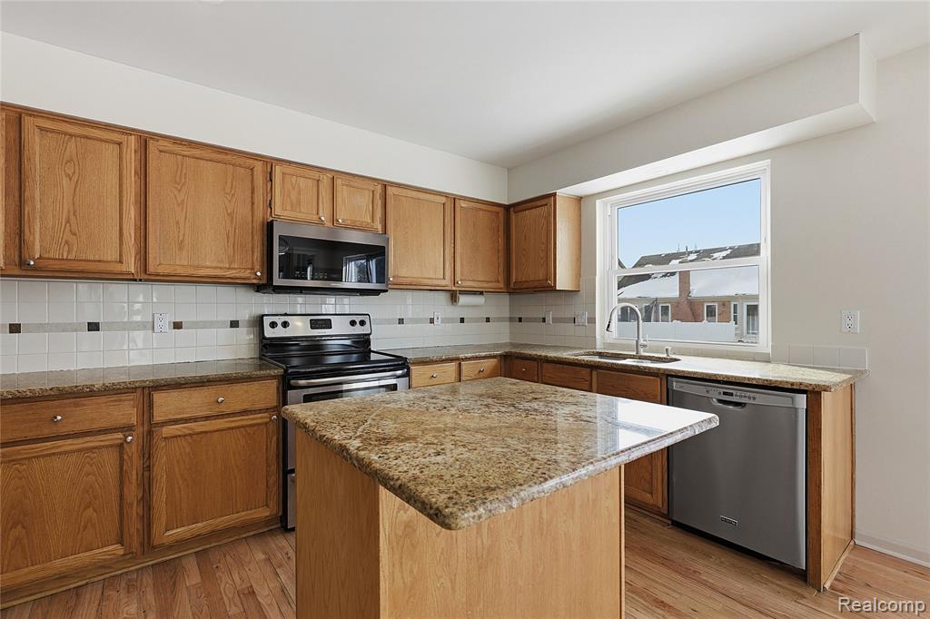 45677 Radnor Road Canton, MI 48187 - Photo 16 of 43 Gallery Image 16