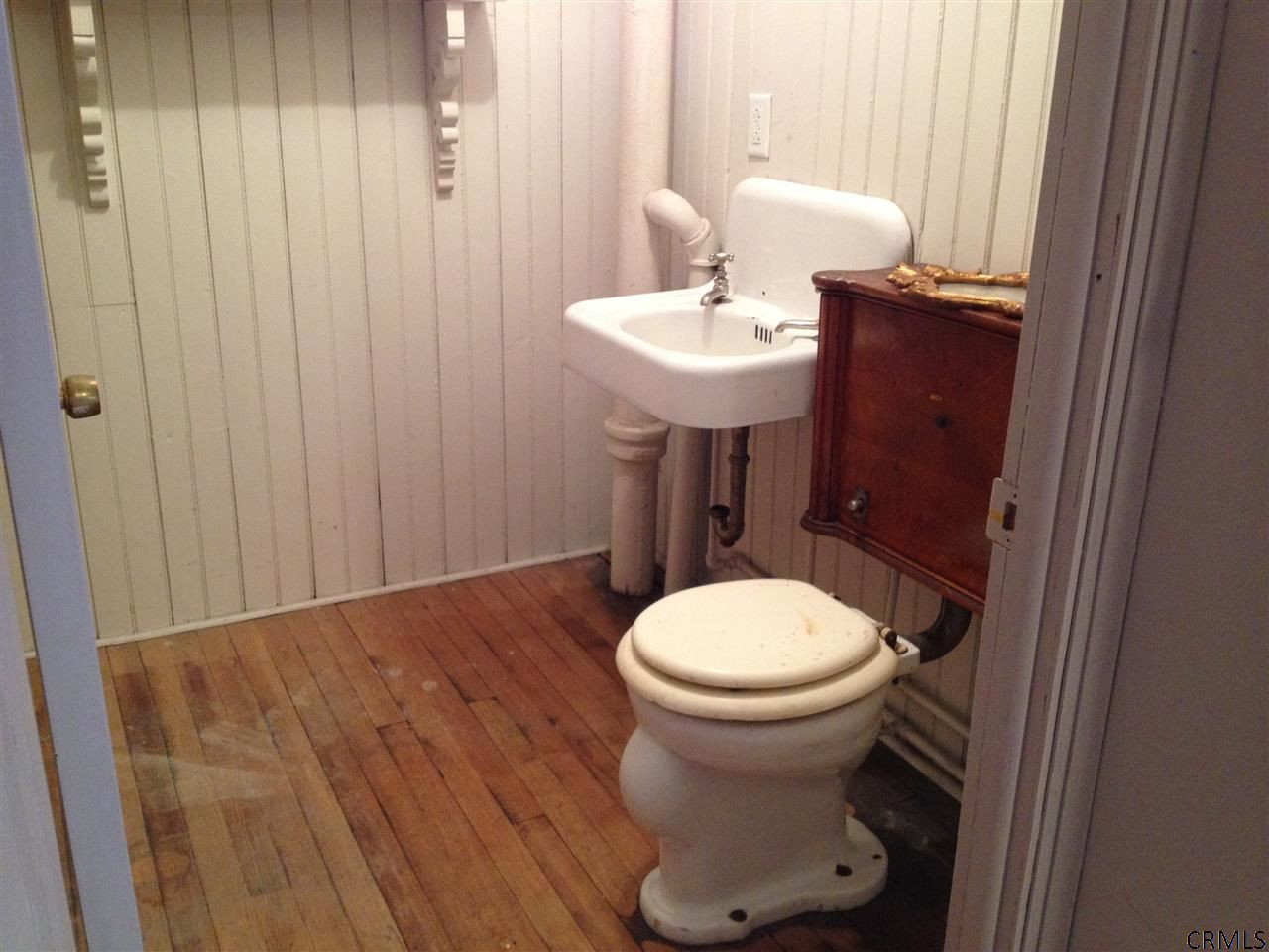 5 Northampton Road Amsterdam, NY 12010 - Photo 19 of 24 3rd Floor 1/2 Bath