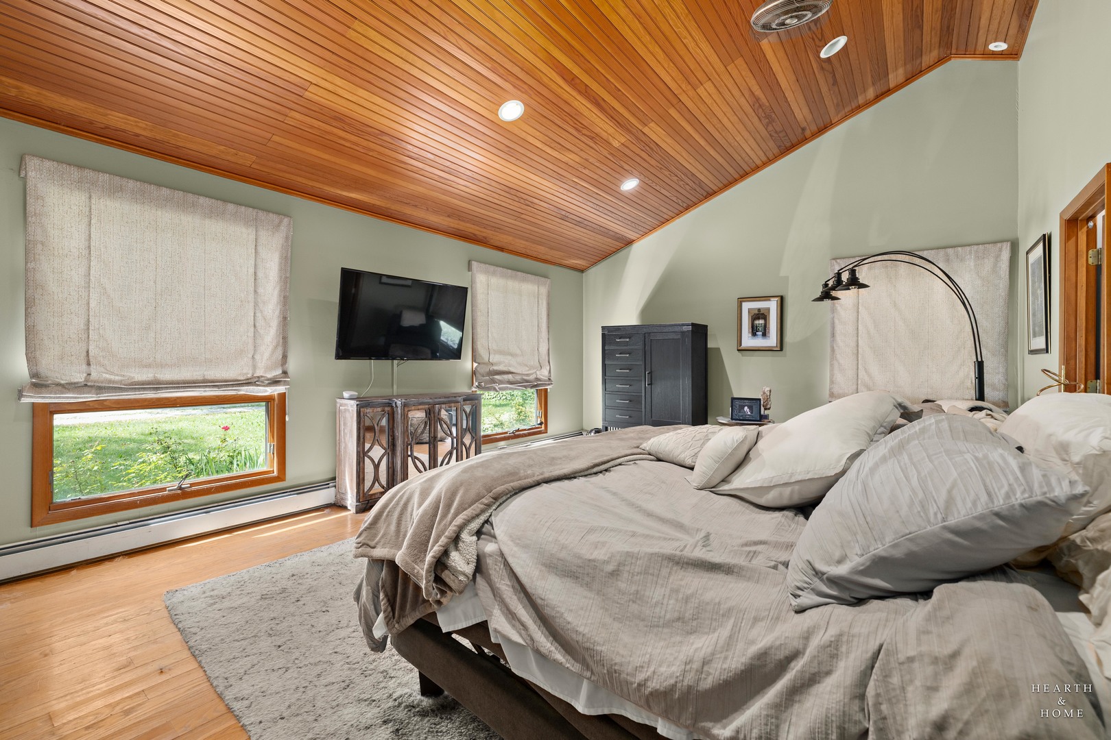 99 Lee Road Northbrook, IL 60062 - Photo 17 of 57 a bedroom with a bed and a flat screen tv