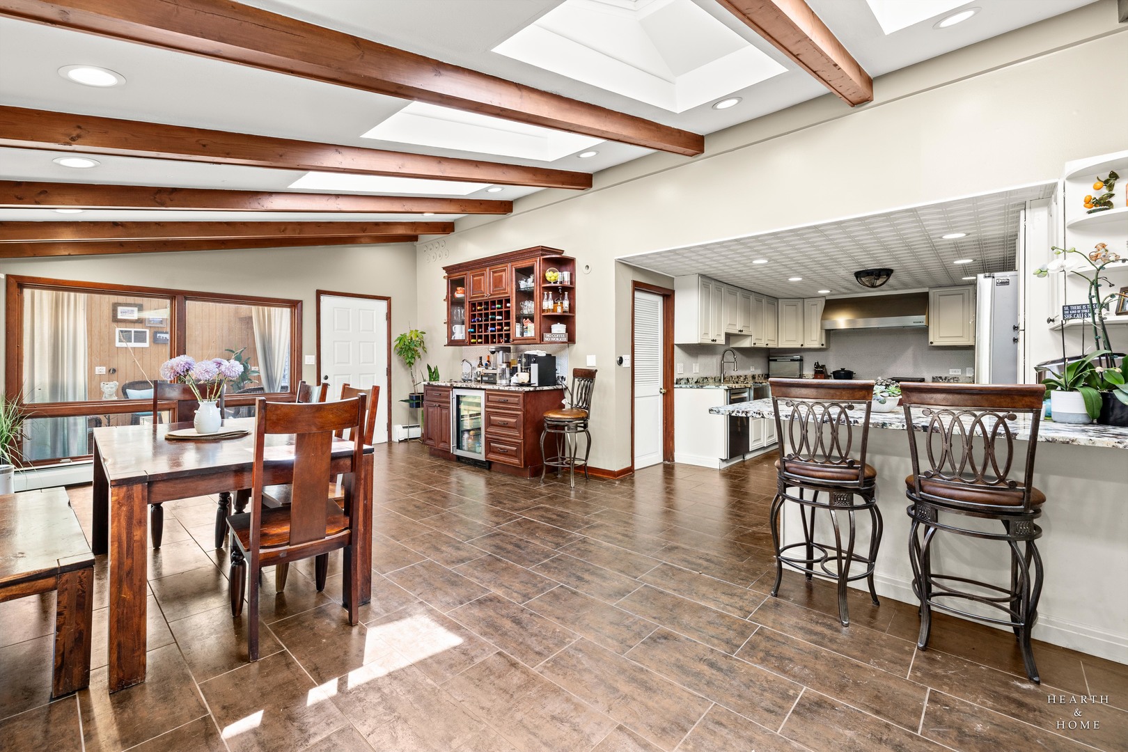 99 Lee Road Northbrook, IL 60062 - Photo 26 of 57 a dining area with furniture and a large window