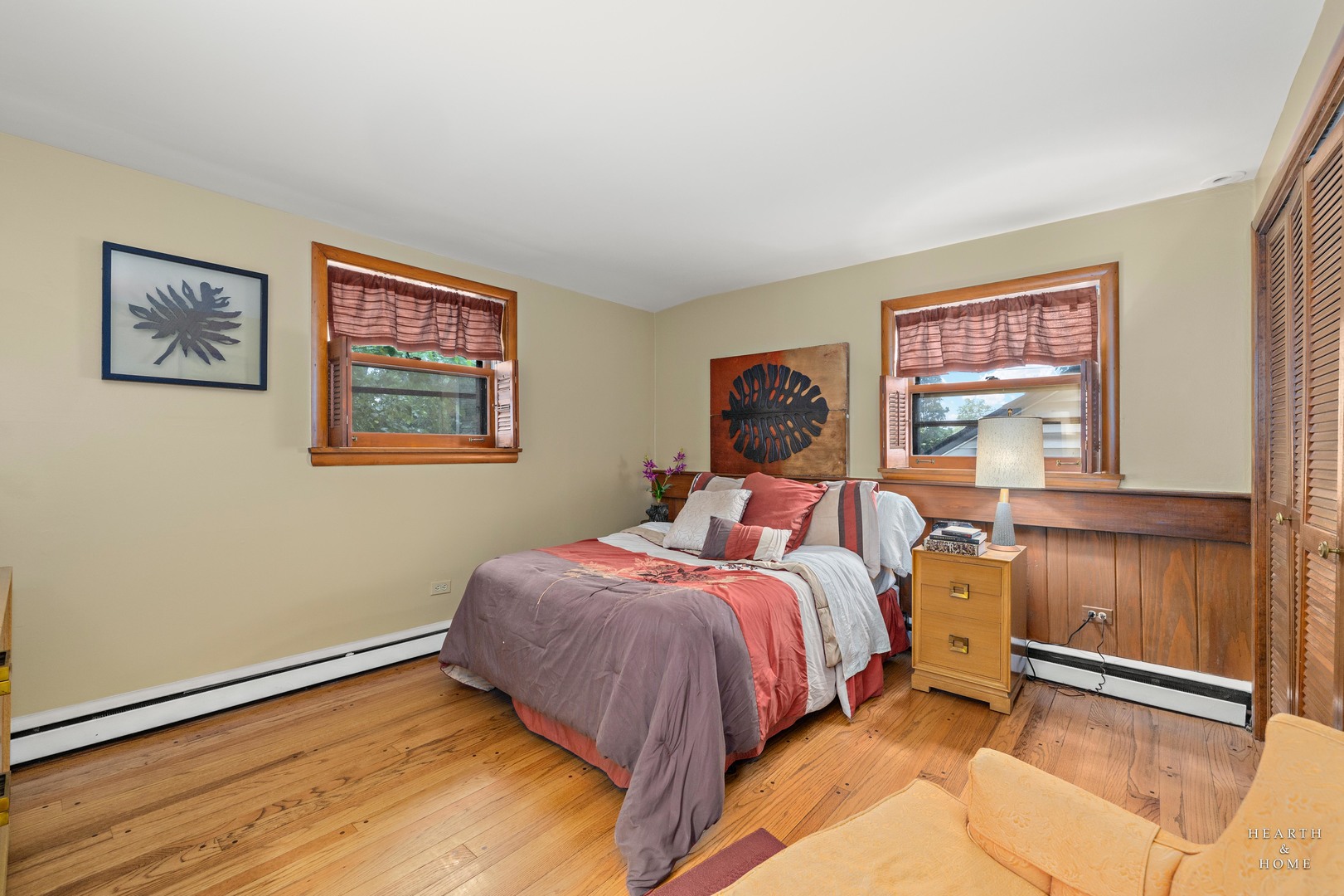 99 Lee Road Northbrook, IL 60062 - Photo 33 of 57 a bed room with a bed and a night stand