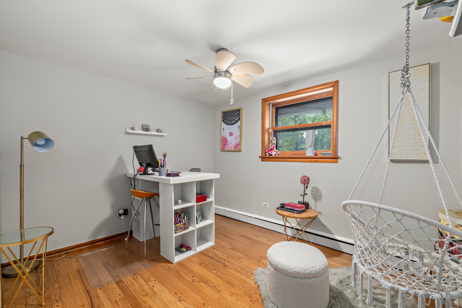 99 Lee Road Northbrook, IL 60062 - Photo 34 of 57 a workspace with furniture and wooden floor