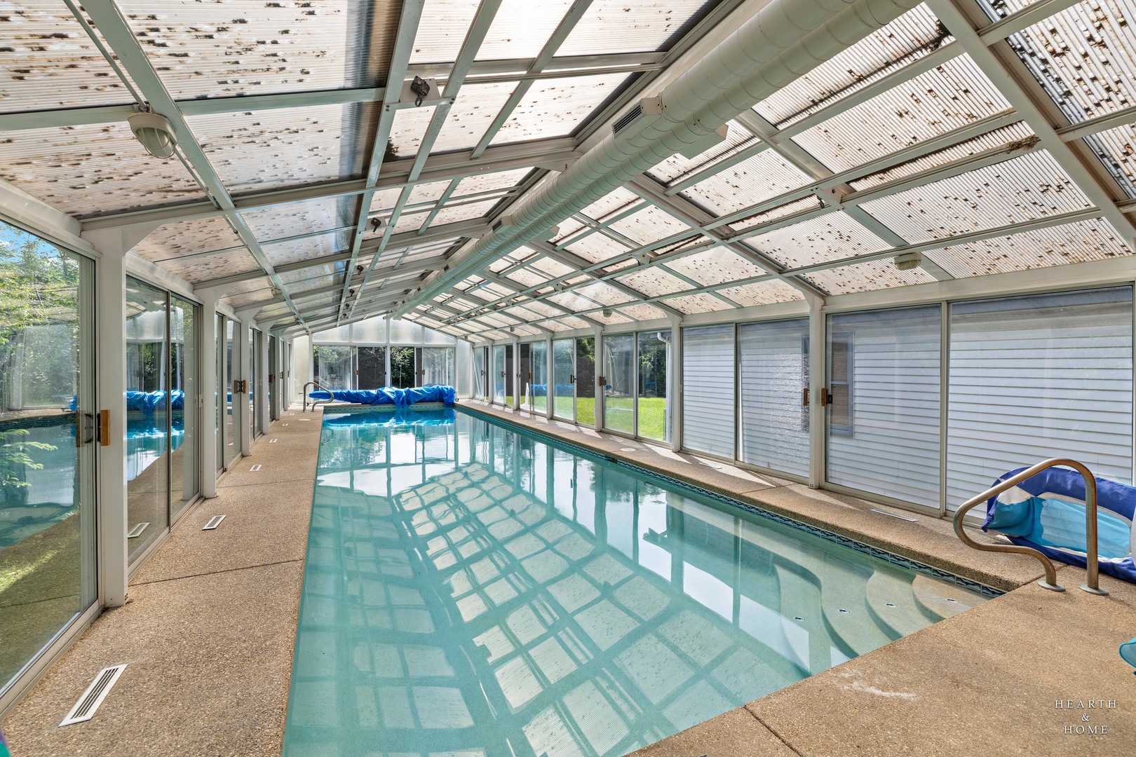 99 Lee Road Northbrook, IL 60062 - Photo 41 of 57 a view of a balcony