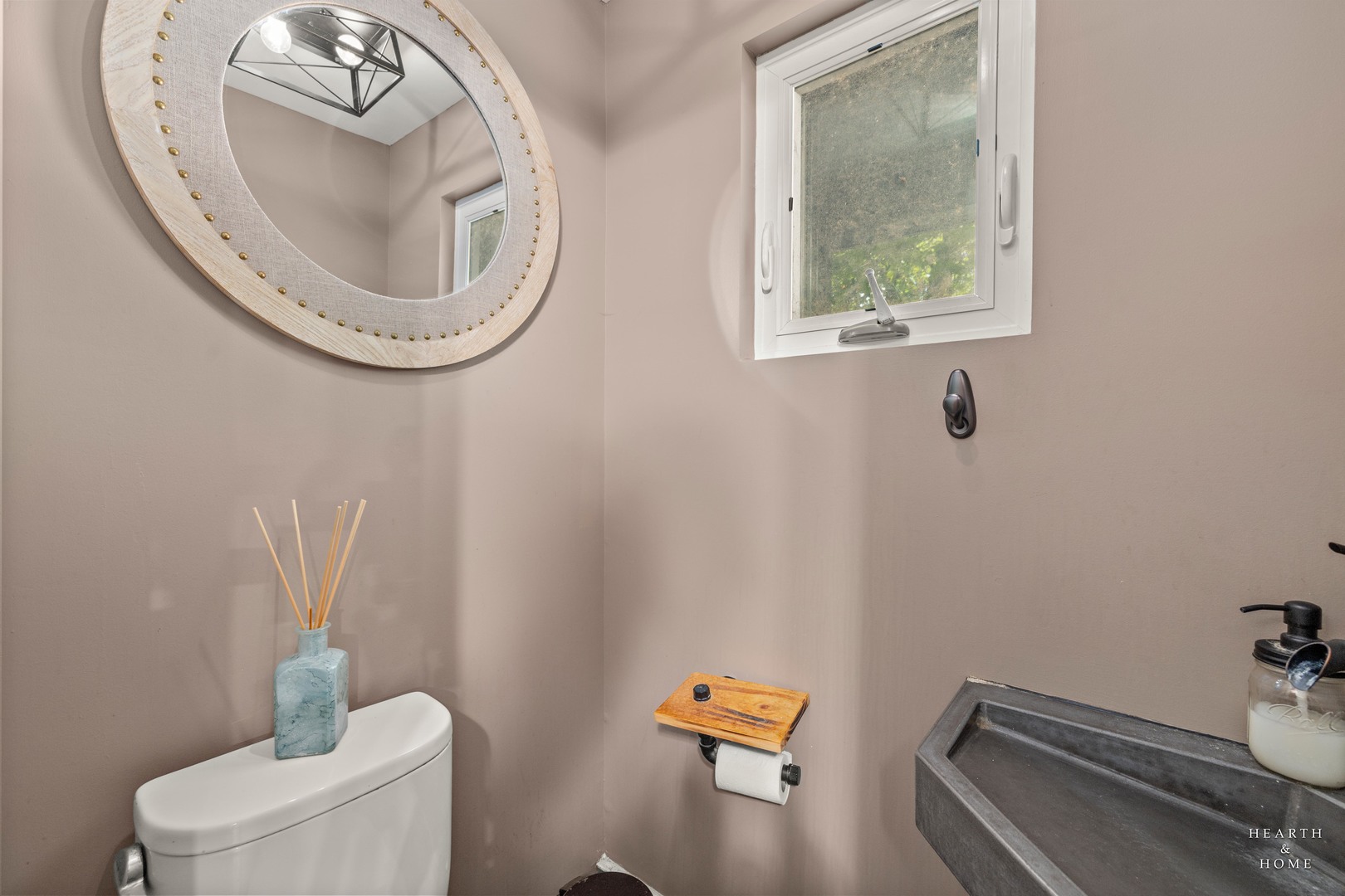 99 Lee Road Northbrook, IL 60062 - Photo 5 of 57 a bathroom with a toilet and a sink