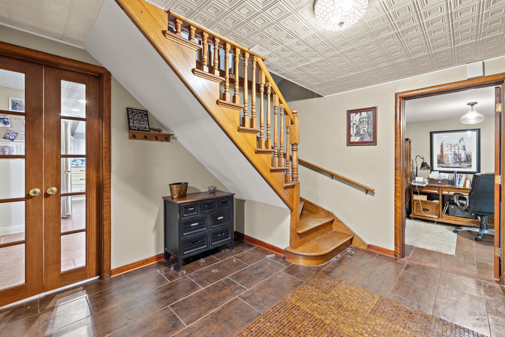 99 Lee Road Northbrook, IL 60062 - Photo 7 of 57 a view of an entryway