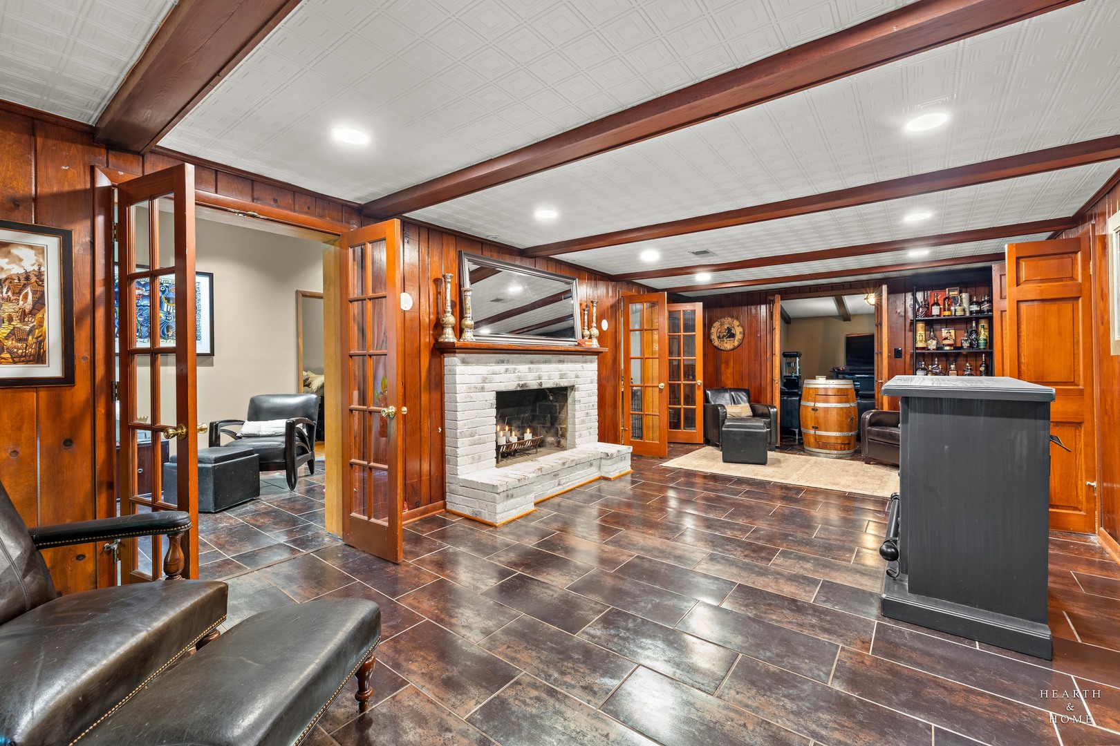 99 Lee Road Northbrook, IL 60062 - Photo 10 of 57 a view of a livingroom with furniture and a fireplace