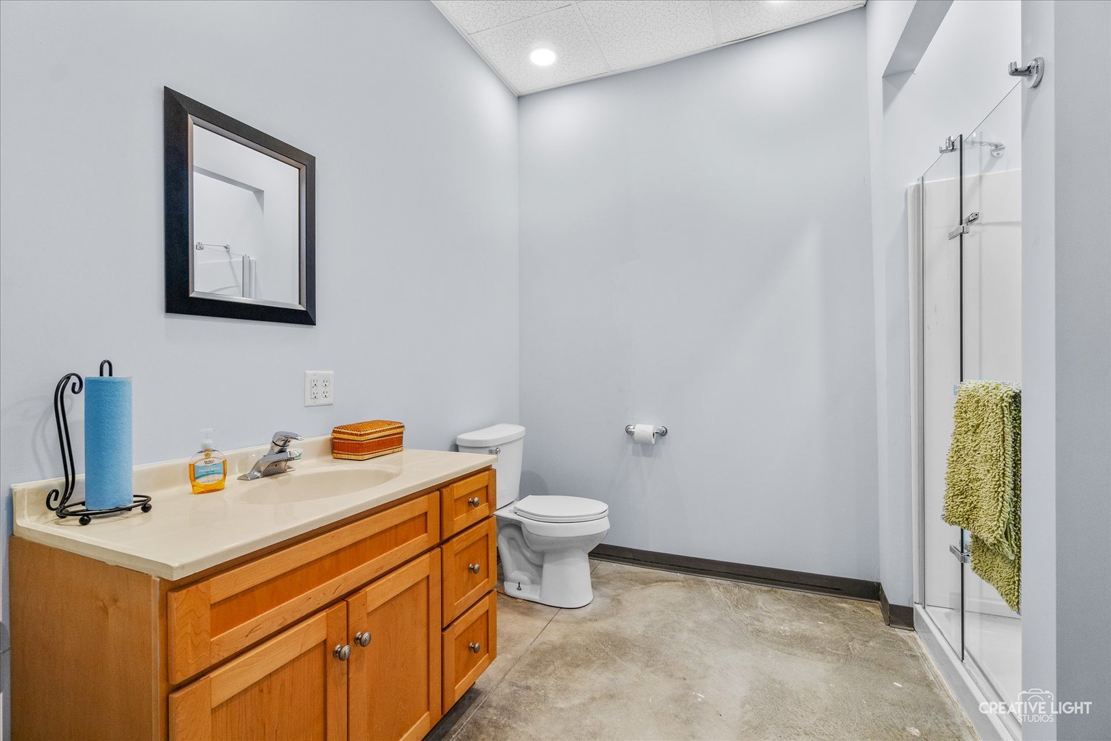 14050 Townhouse Road Newark, IL 60541 - Photo 32 of 45 a bathroom with a toilet sink and mirror