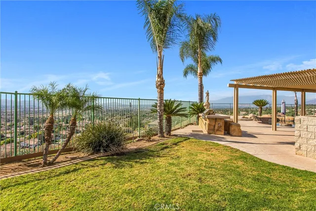 a black and white photo of a picture of floor