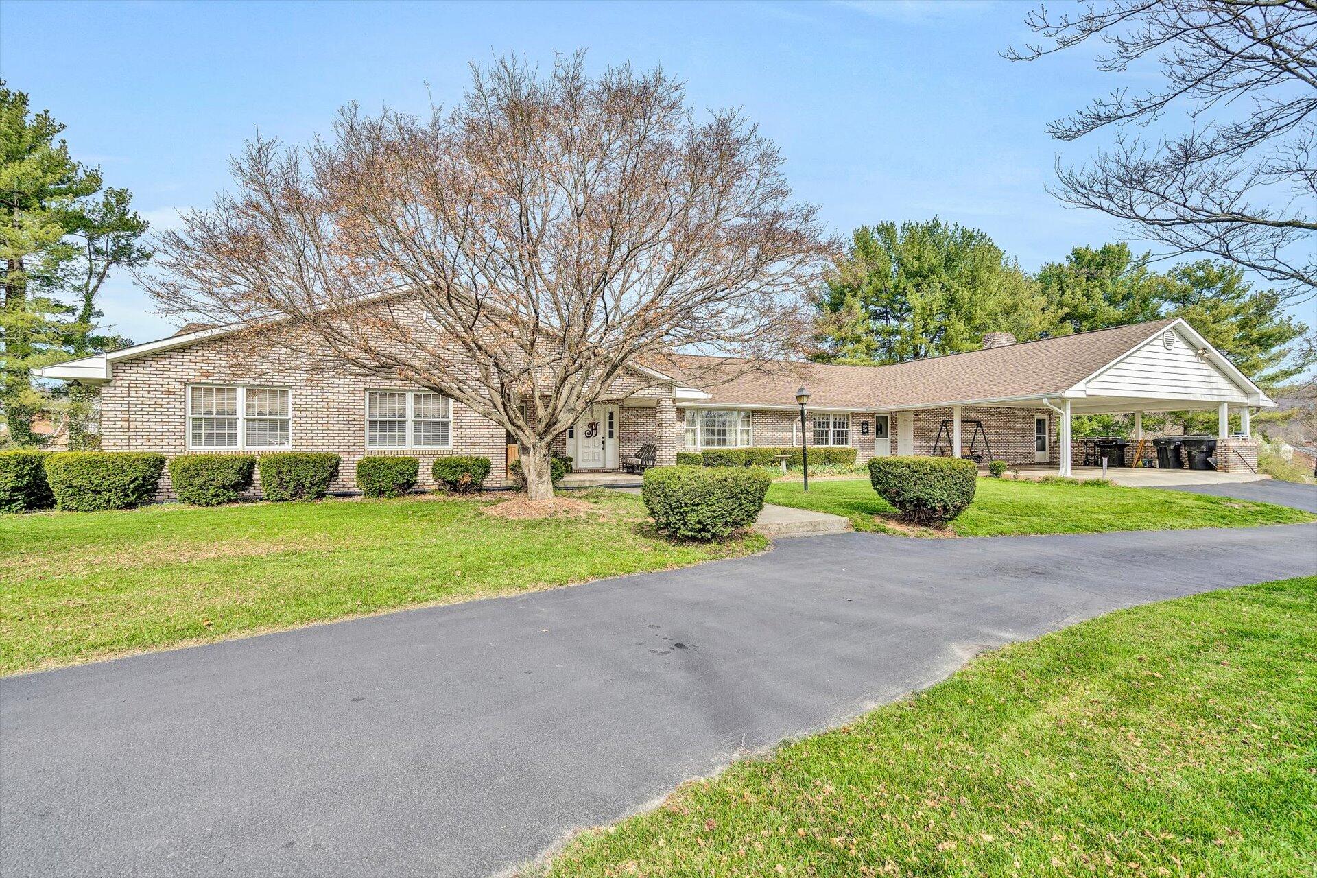 6540 Brookfield Road Roanoke, VA 24019 - Photo 1 of 66 01-032120220063