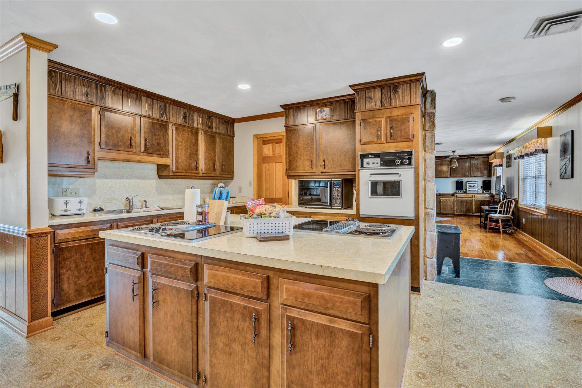 6540 Brookfield Road Roanoke, VA 24019 - Photo 19 of 66 19-032120220010