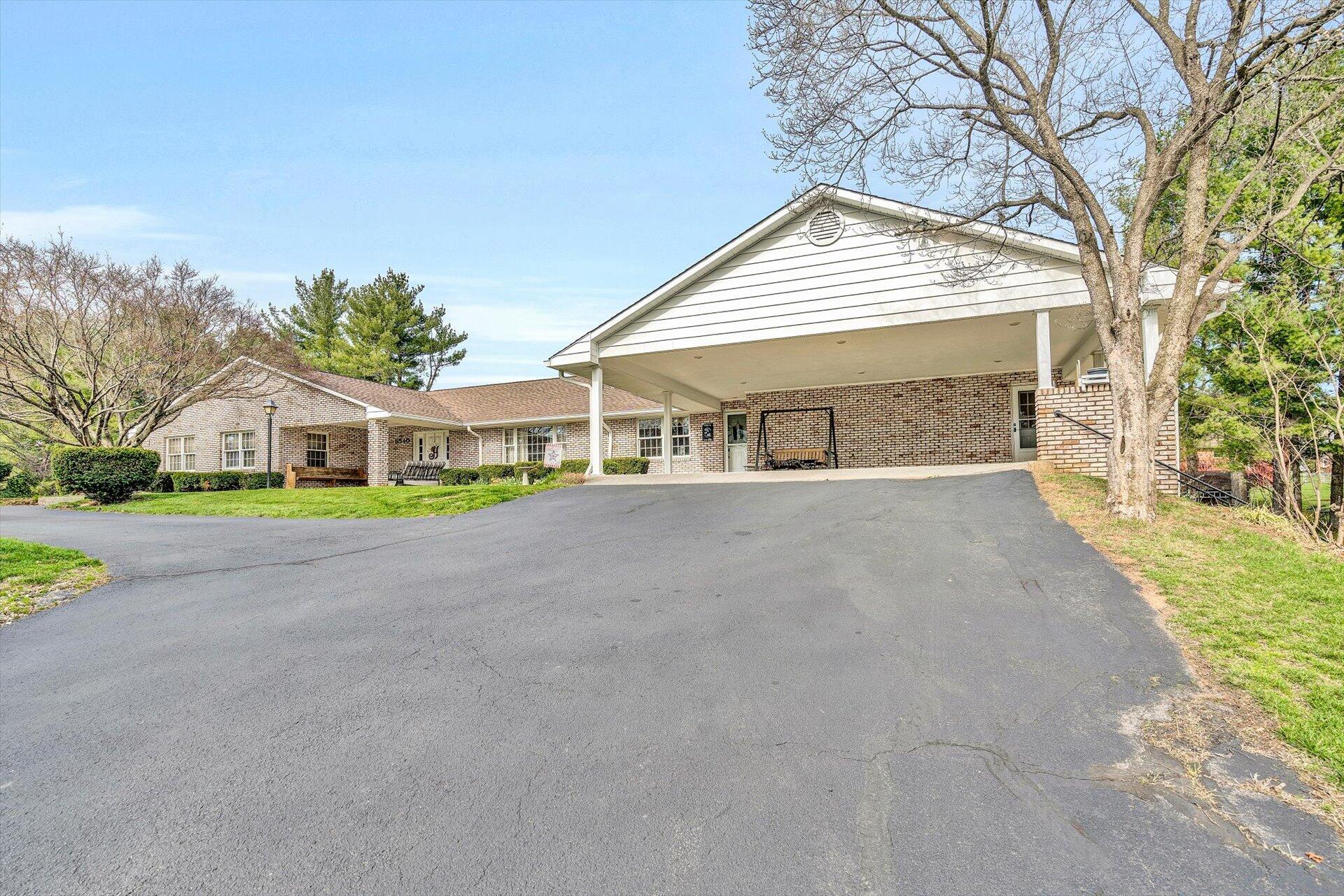 6540 Brookfield Road Roanoke, VA 24019 - Photo 3 of 66 03-032120220061