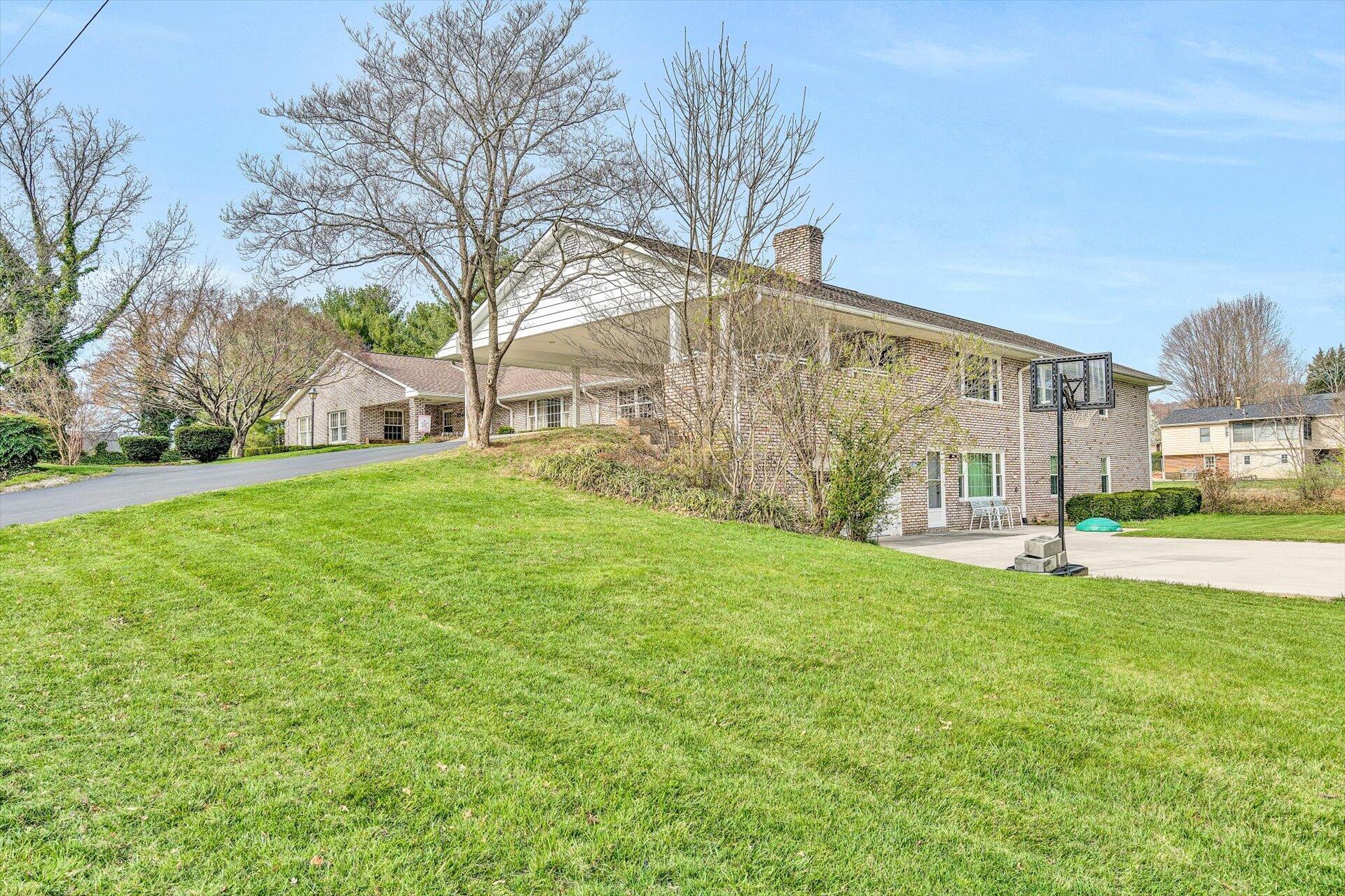 6540 Brookfield Road Roanoke, VA 24019 - Photo 4 of 66 04-032120220060