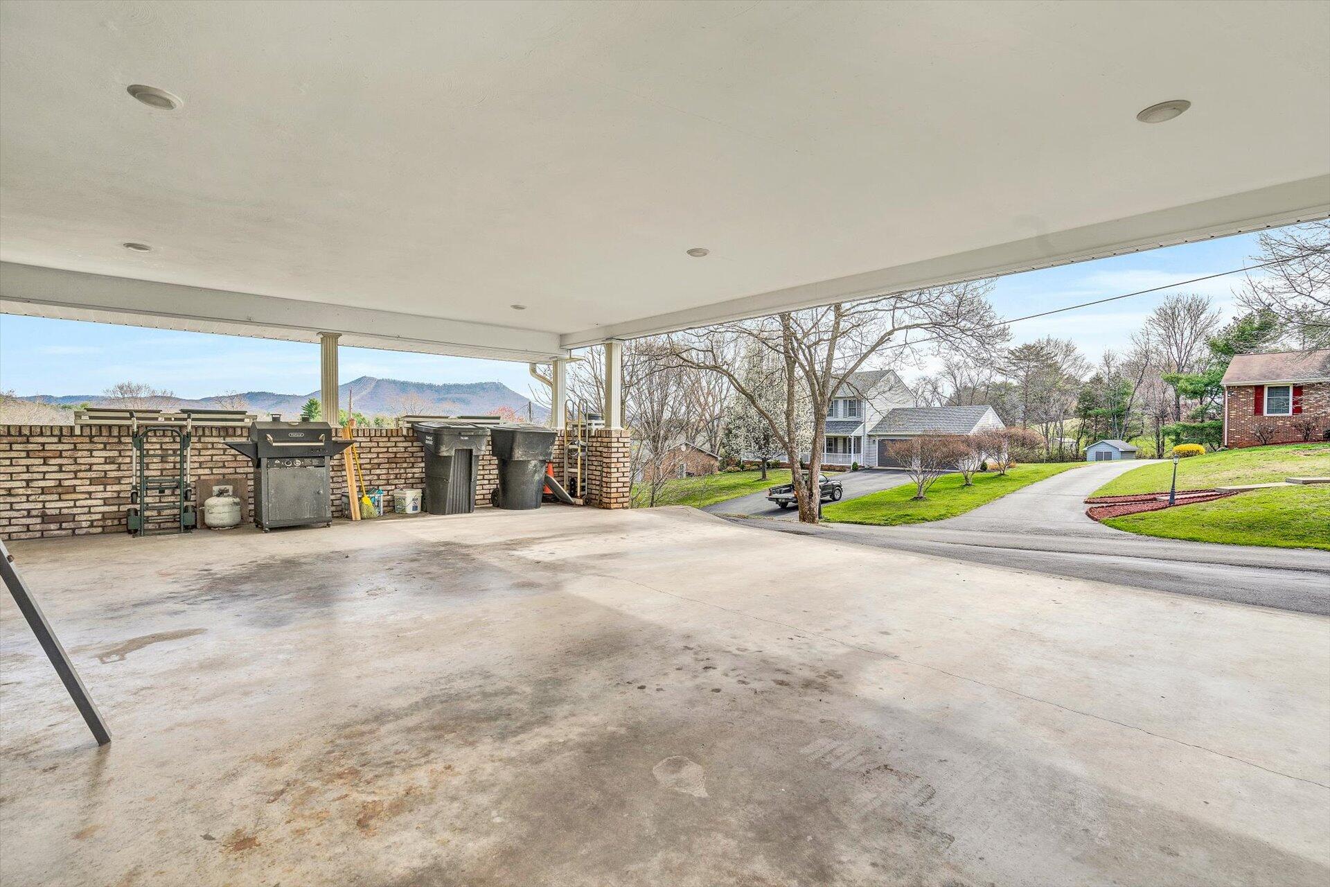 6540 Brookfield Road Roanoke, VA 24019 - Photo 6 of 66 06-032120220046