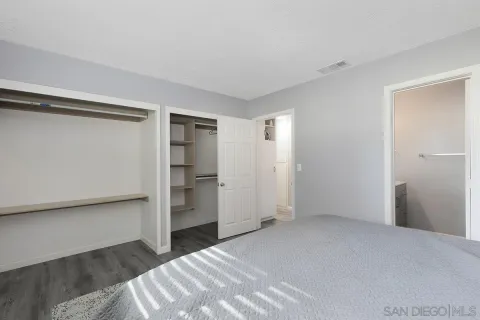 a view of empty room with an empty space