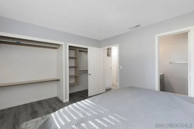 a view of empty room with an empty space