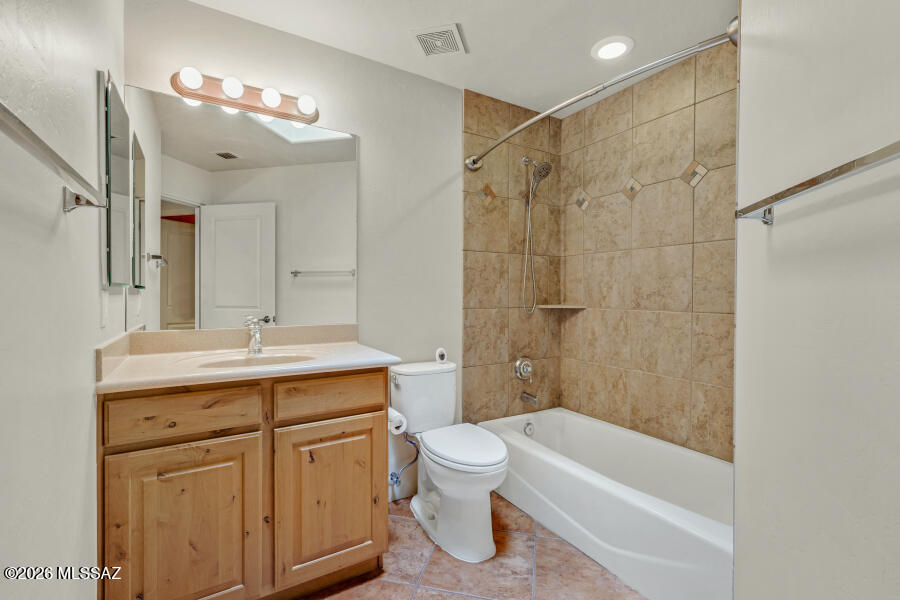 5660 Triangle X Place Tucson, AZ 85713 - Photo 35 of 48 5660 Triangle X Hall Bath