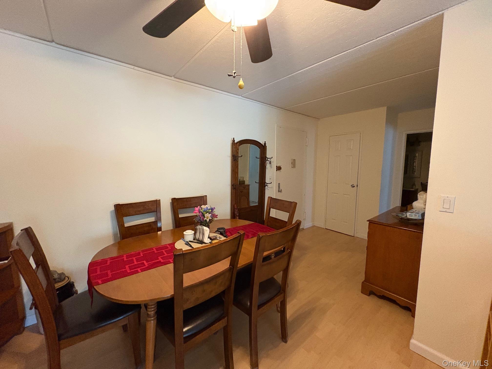 410 Benedict Avenue, Unit 5E Tarrytown, NY 10591 - Photo 4 of 7 a view of a dining room with furniture