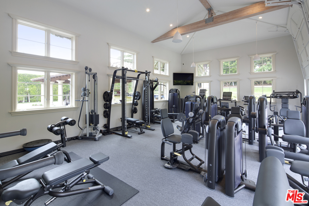 29208 Cliffside Drive Malibu, CA 90265 - Photo 16 of 21