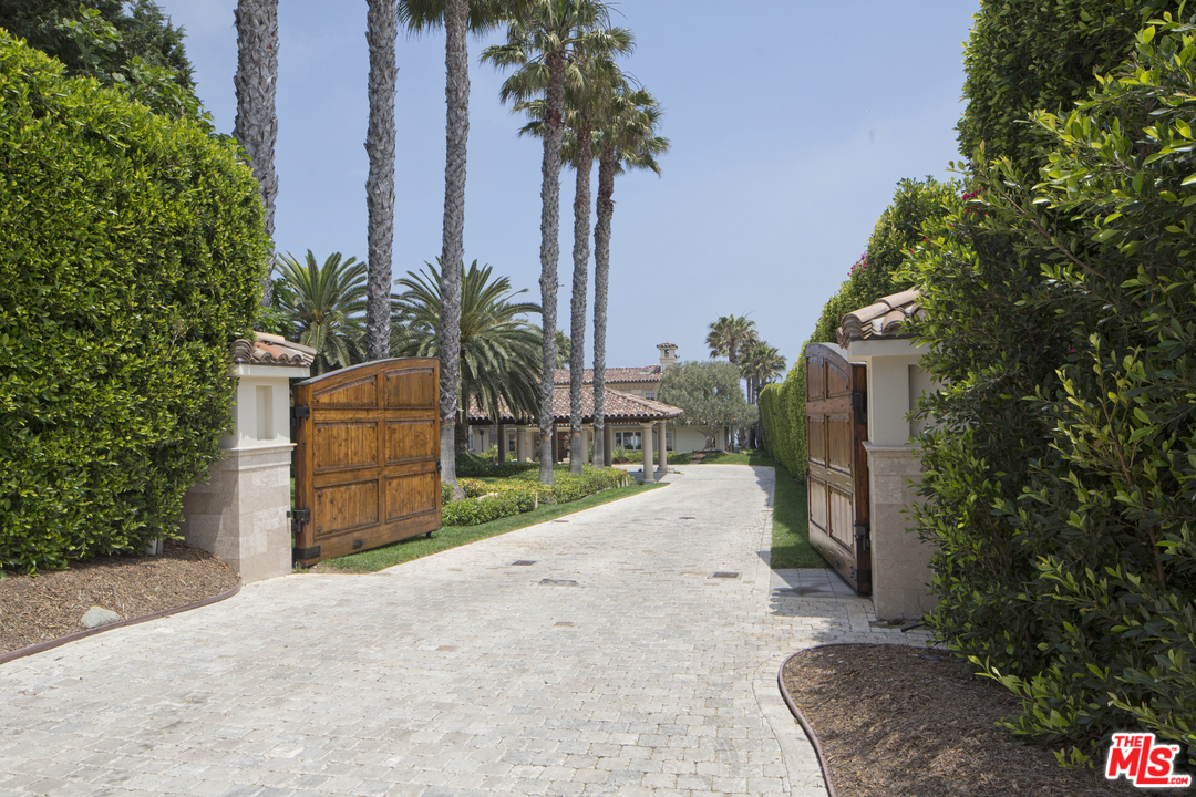 29208 Cliffside Drive Malibu, CA 90265 - Photo 3 of 21